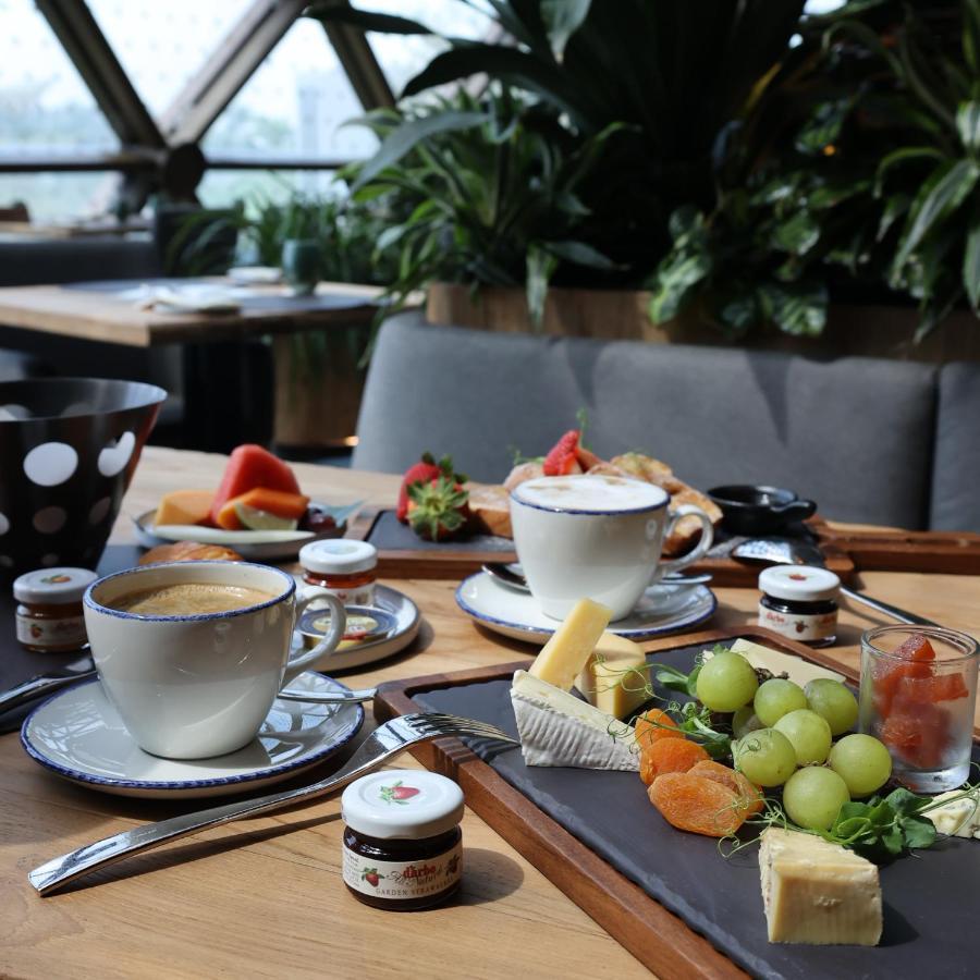Dusit Thani Laguna Сингапур Екстериор снимка A typical breakfast at the hotel