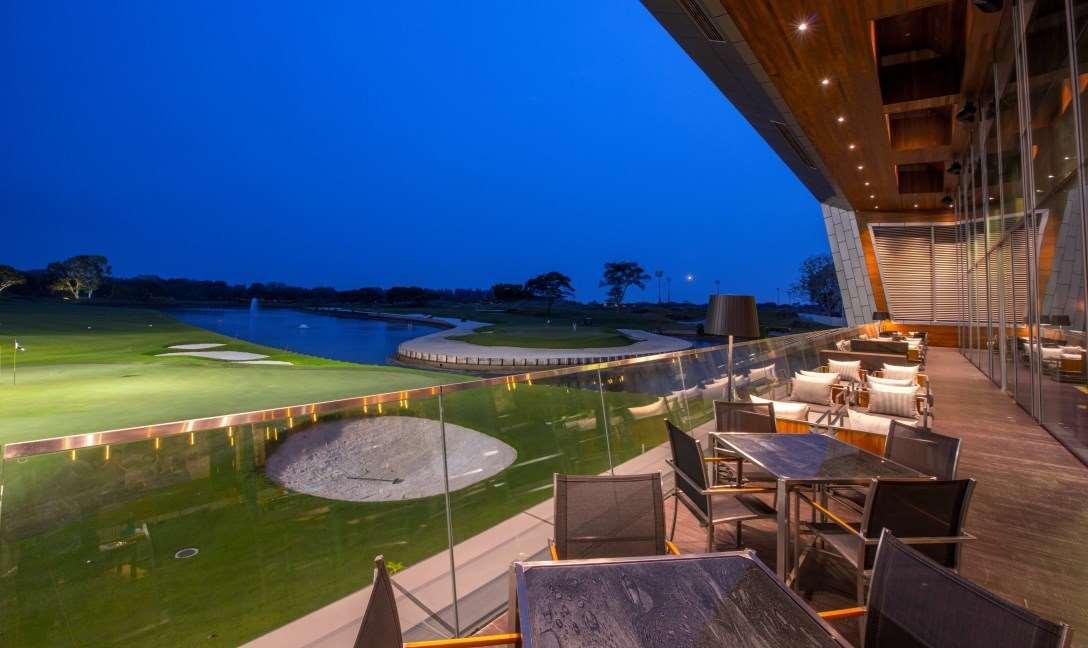 Dusit Thani Laguna Сингапур Екстериор снимка The 18th green at the 2012 U.S. Open