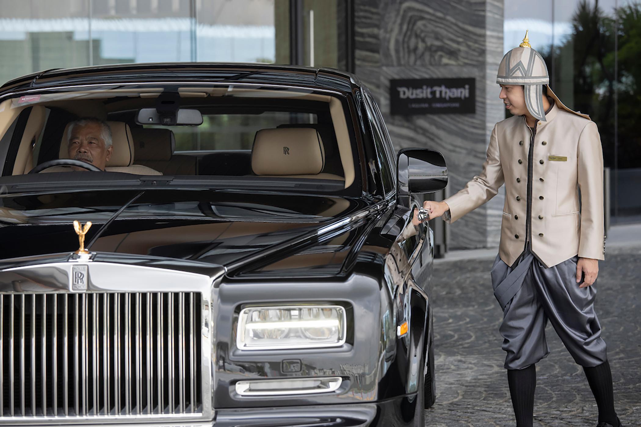 Dusit Thani Laguna Сингапур Екстериор снимка A Rolls-Royce Phantom at Taj Mahal Palace, Mumbai